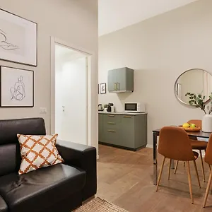 https://new-cozy-apt-in-porta-romana.it-lombardy.com